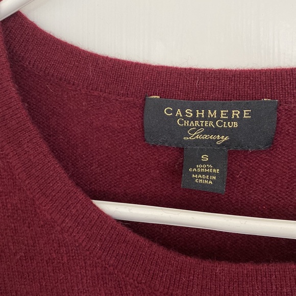 Cashmere cold shoulder deep red sweater - Picture 2 of 5